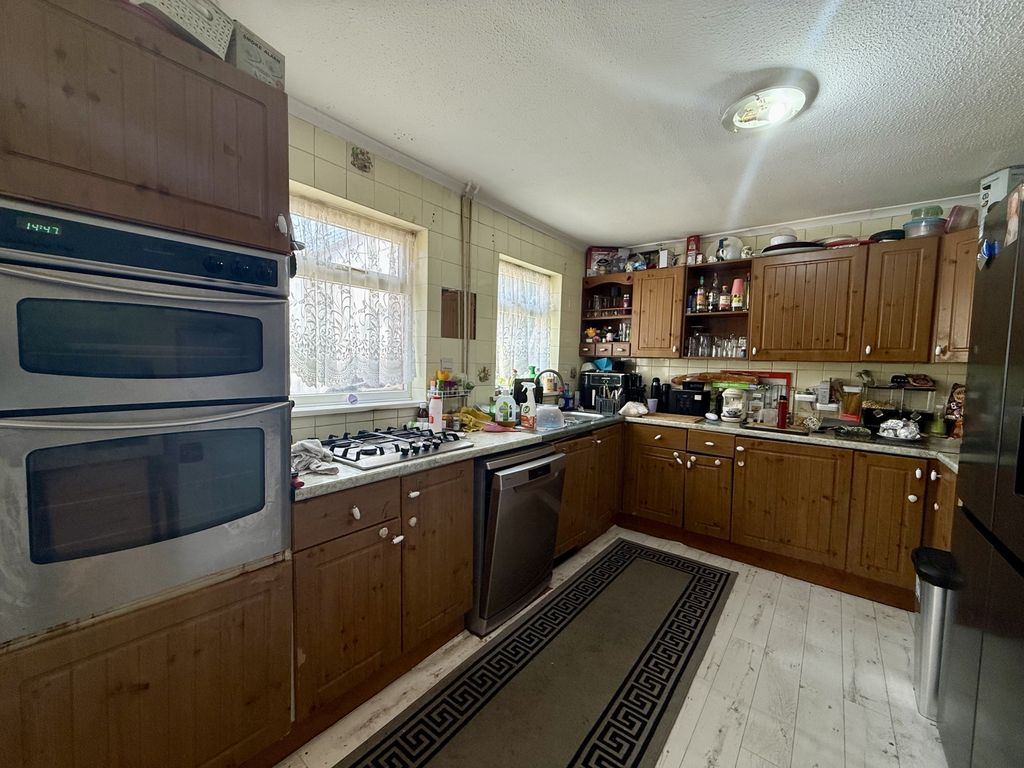 Property photo 2 of 11 Photo 6