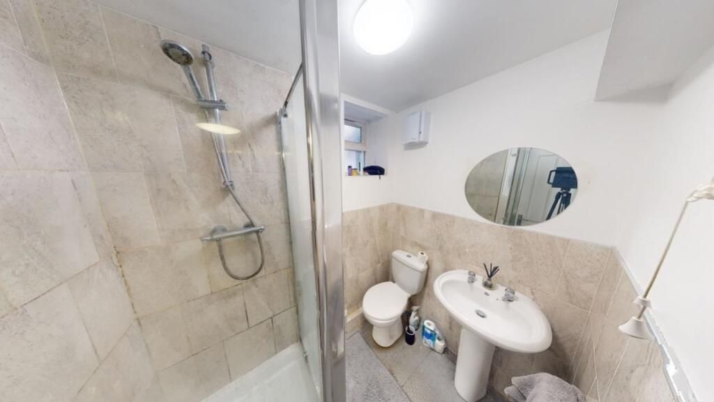 Property photo 2 of 14 A Clean And Modern Bathroom Suite Featuring A Spac...