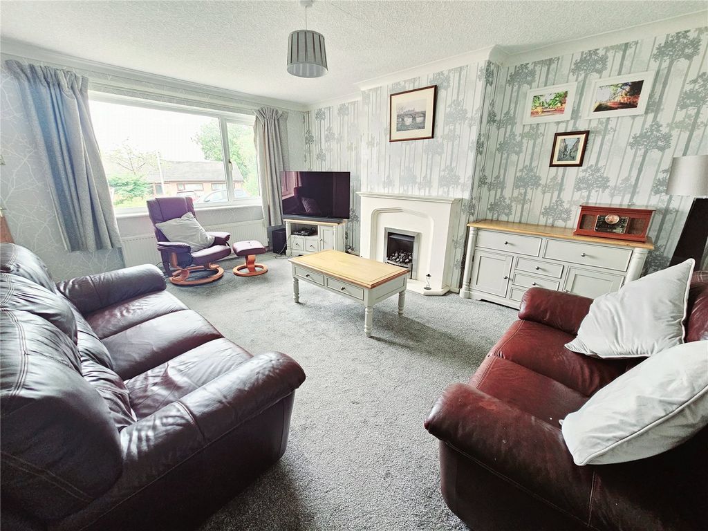 Property photo 2 of 20 Lounge