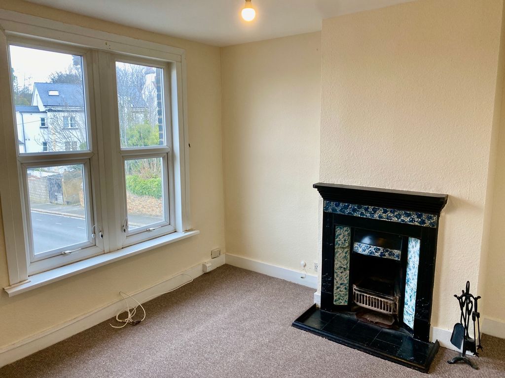 Property photo 2 of 8