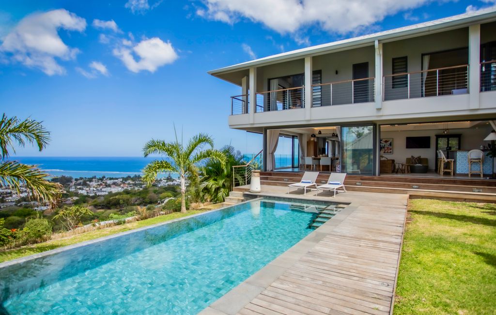 Property photo 1 of 60