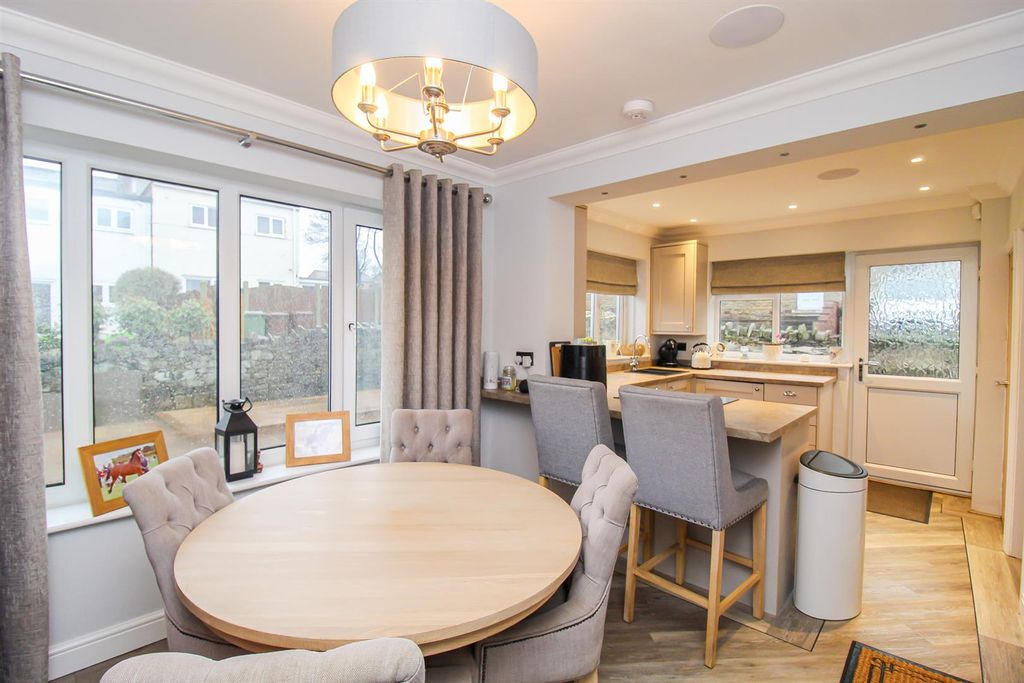 Property photo 3 of 12 Kitchen/Diner