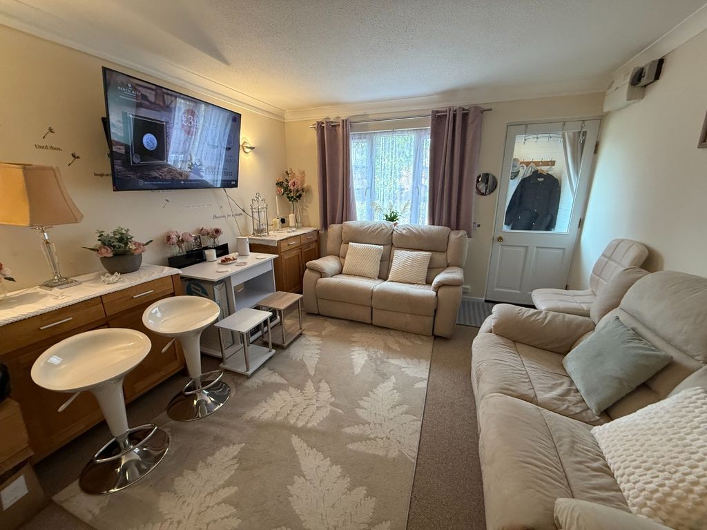 Property photo 2 of 8 5364862