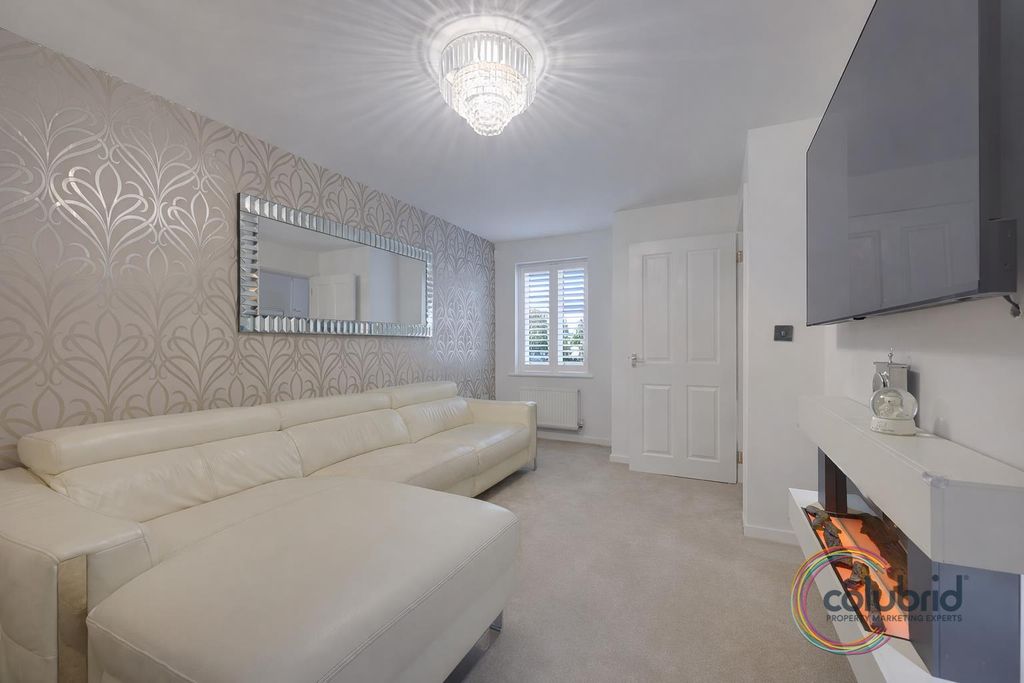 Property photo 3 of 13