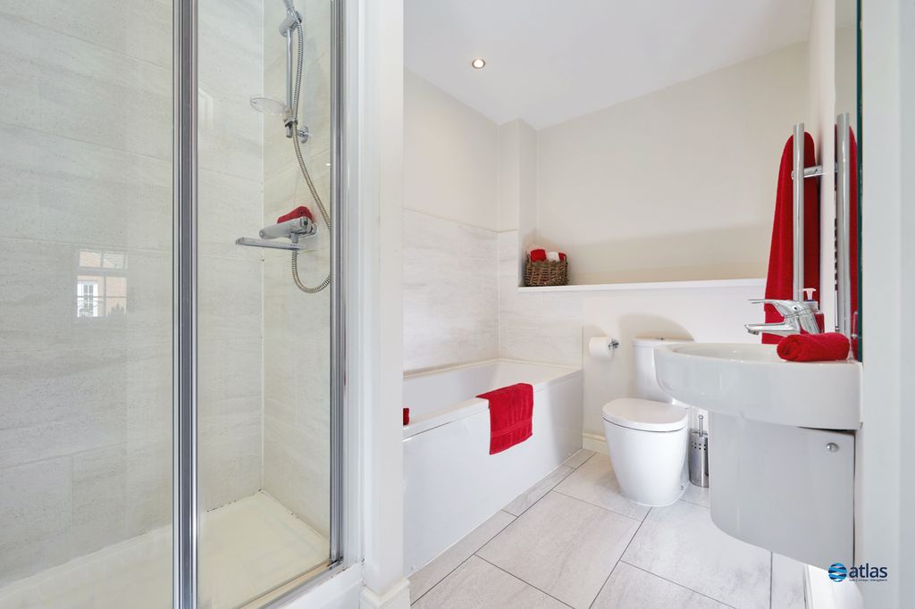 Property photo 2 of 15 Bathroom