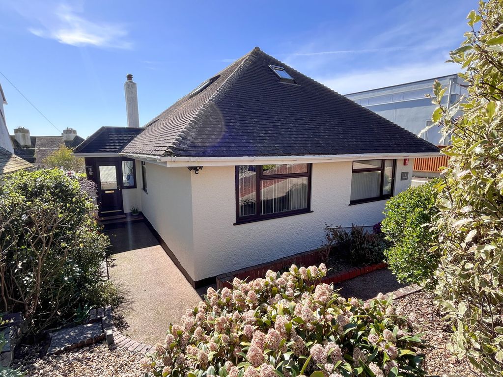 Property photo 2 of 25