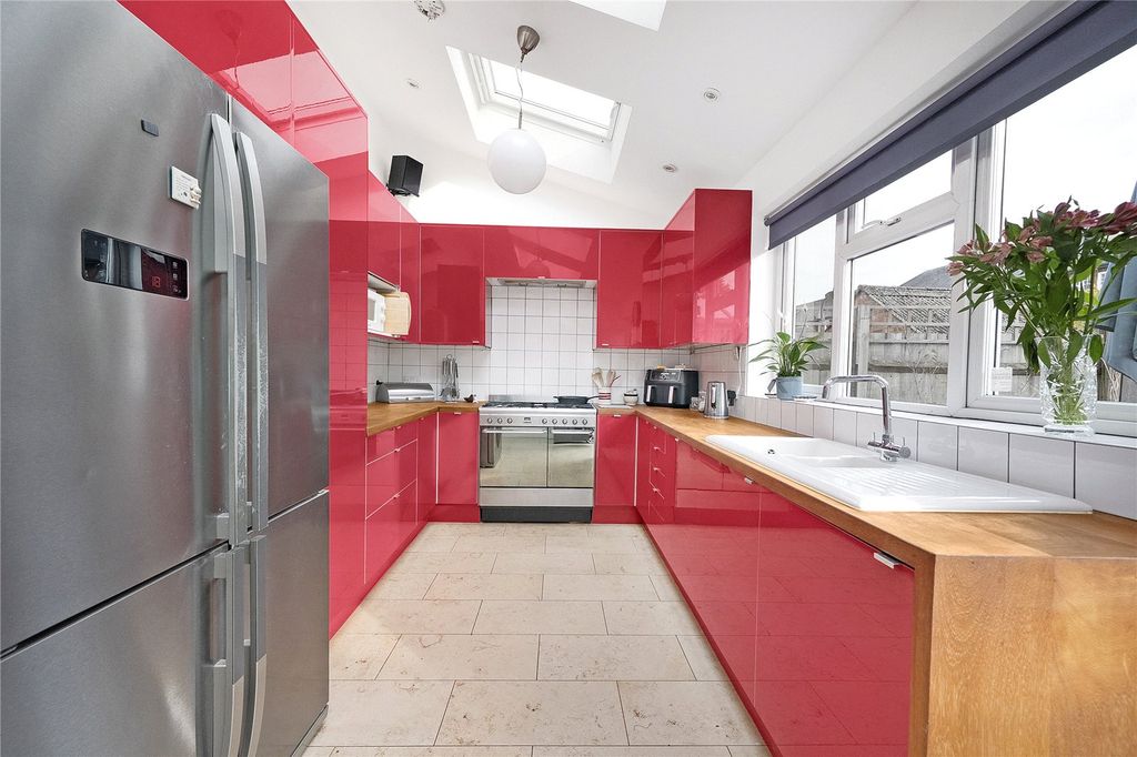 Property photo 3 of 19 Picture No. 24