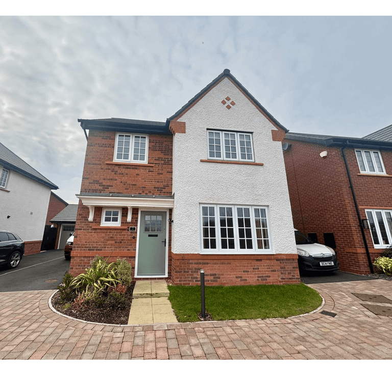 Property photo 1 of 29 Four Bedroom Detached House
