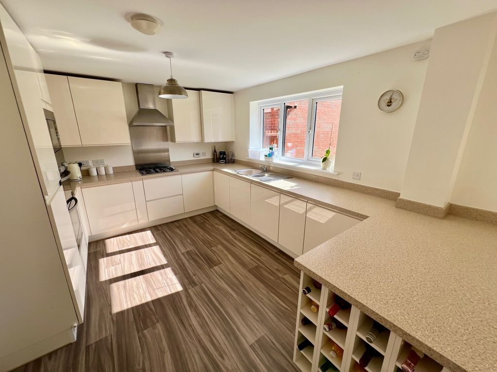 Property photo 2 of 19 Kitchen