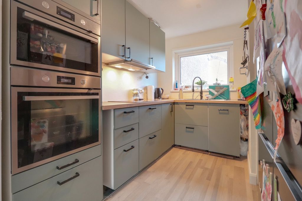 Property photo 3 of 12 Kitchen