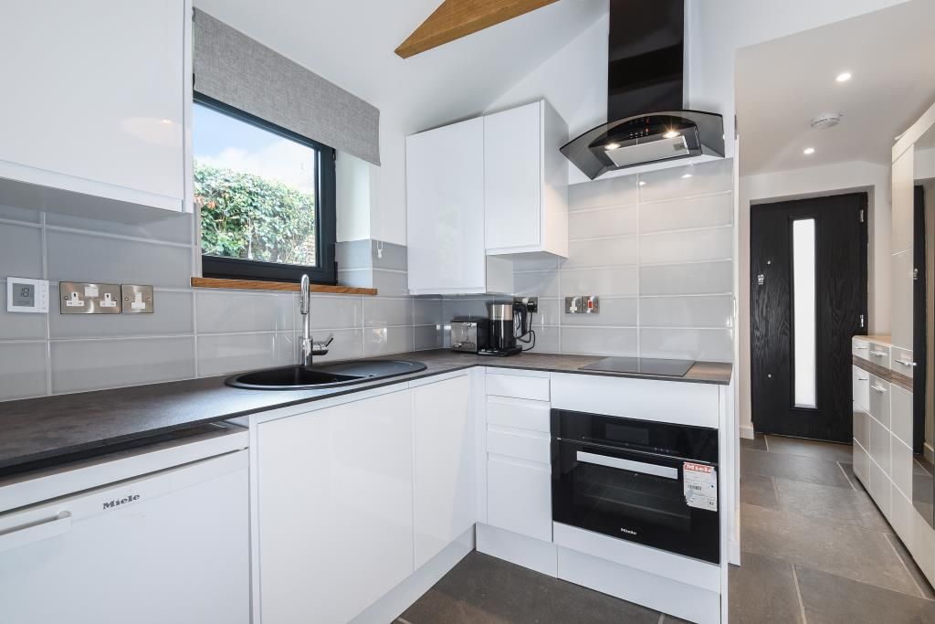 Property photo 2 of 10 Kitchen