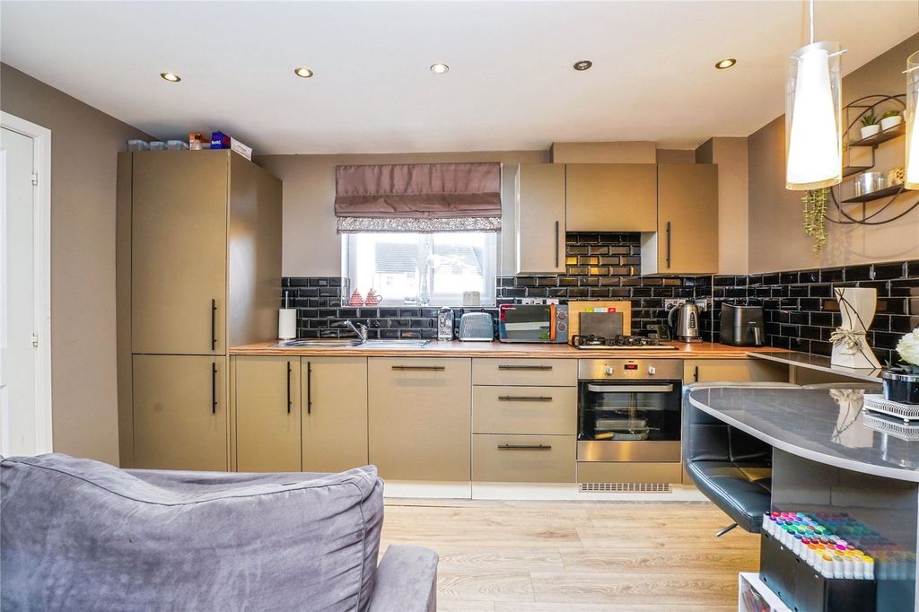 Property photo 3 of 17 Picture No. 21