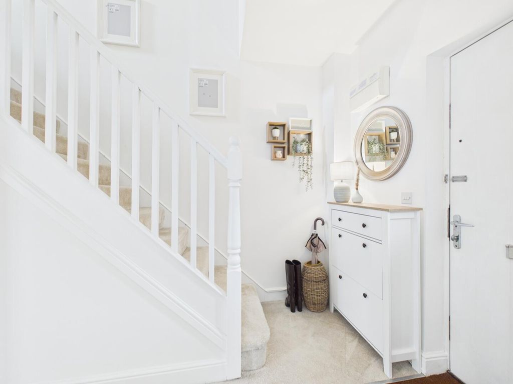 Property photo 3 of 21 Hallway