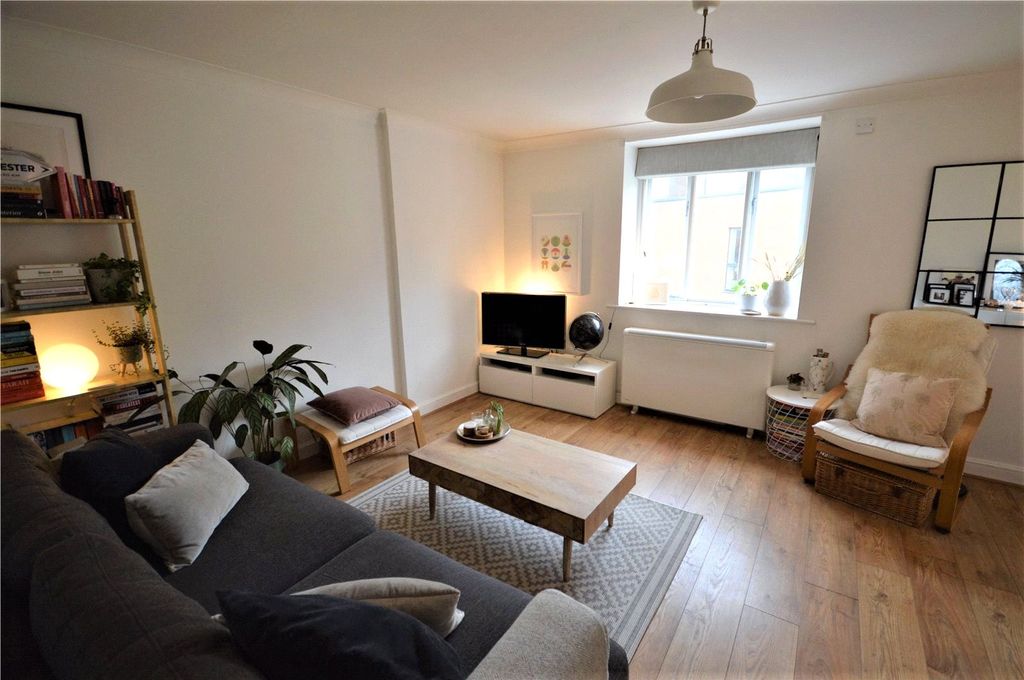 Property photo 2 of 9 Picture No. 24