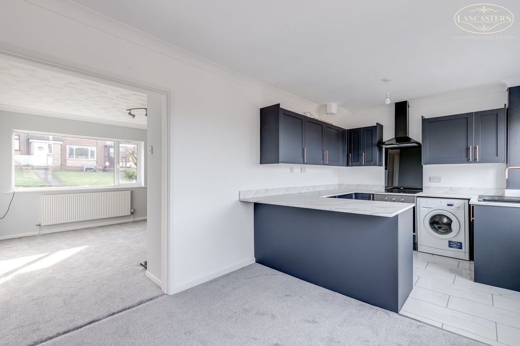 Property photo 3 of 29 Dining Kitchen