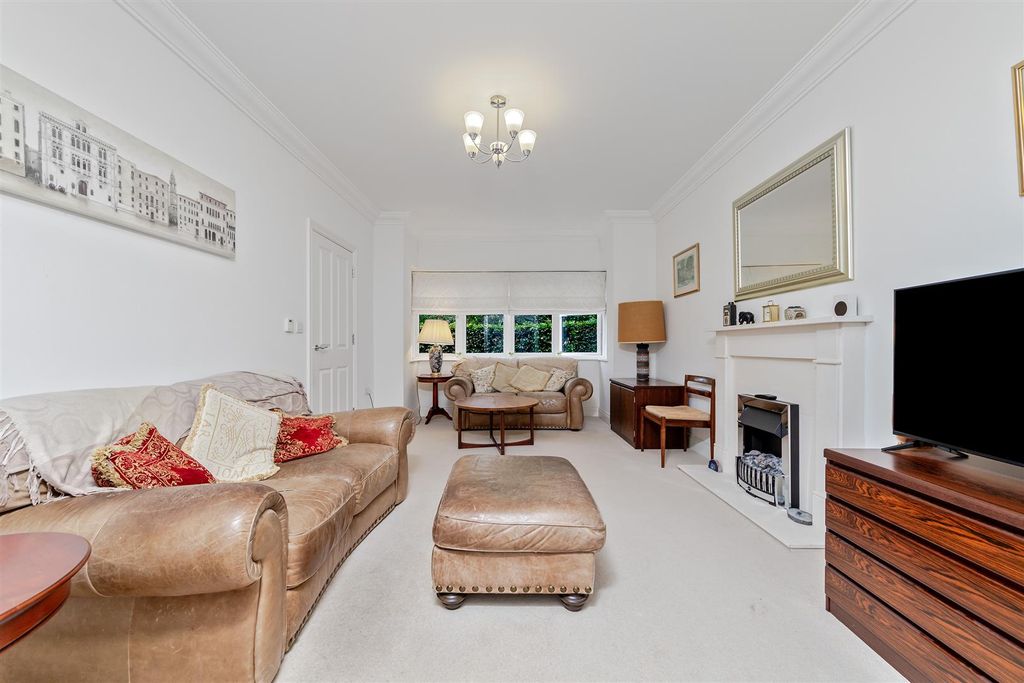 Property photo 3 of 22 8Mortimercres-25.Jpg