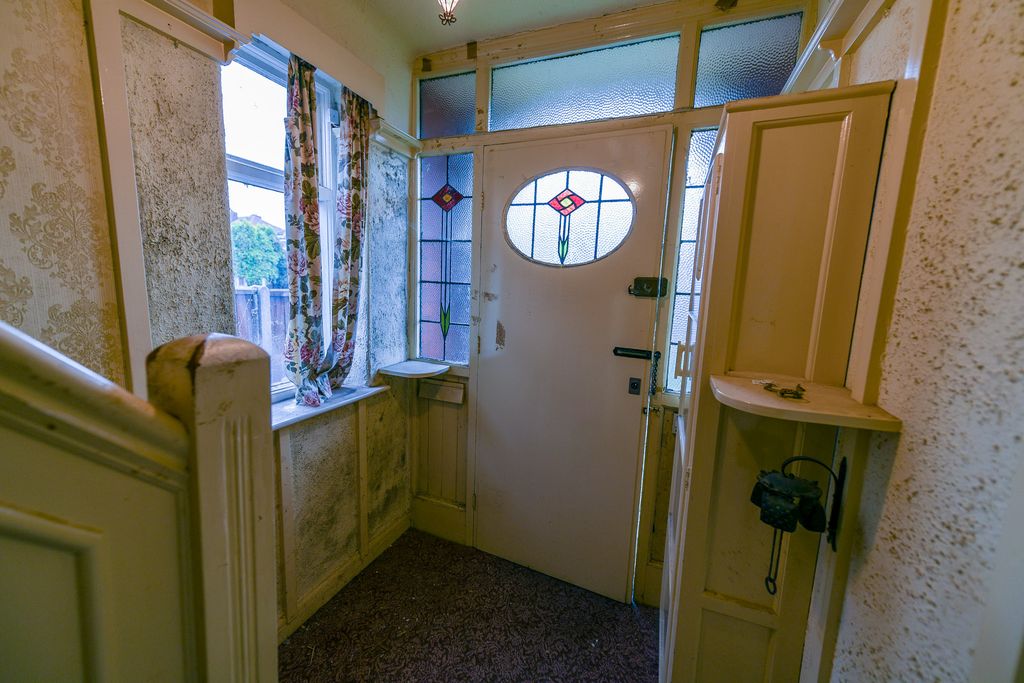 Property photo 2 of 14 Entrance Hall