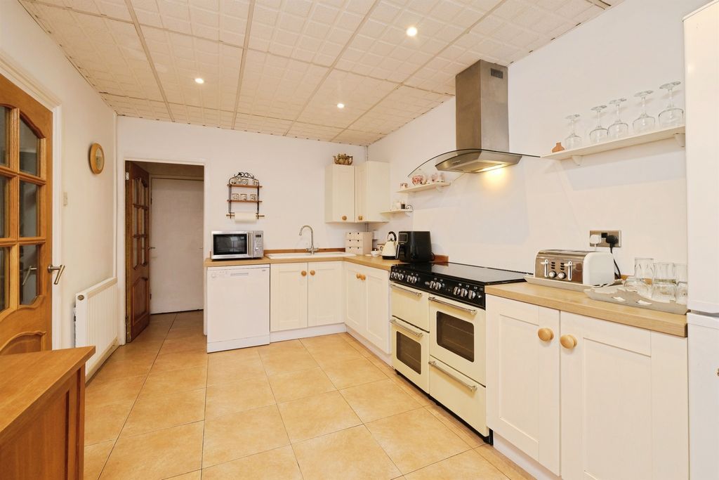 Property photo 3 of 29
