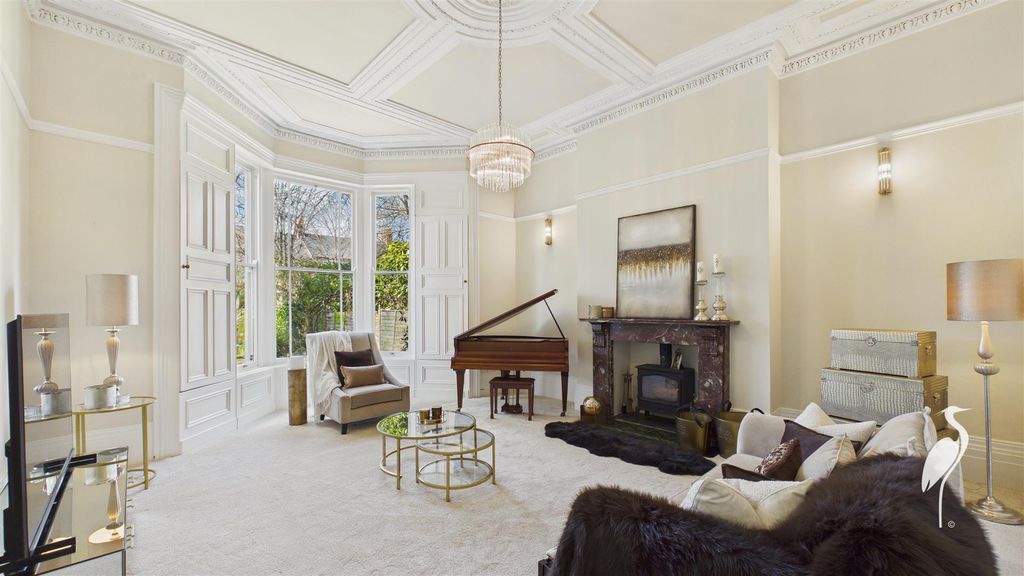 Property photo 2 of 47 Lounge