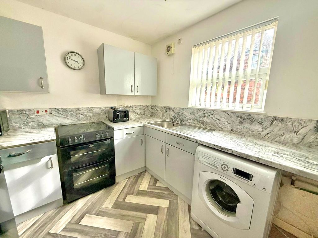 Property photo 2 of 9 Picture No. 11