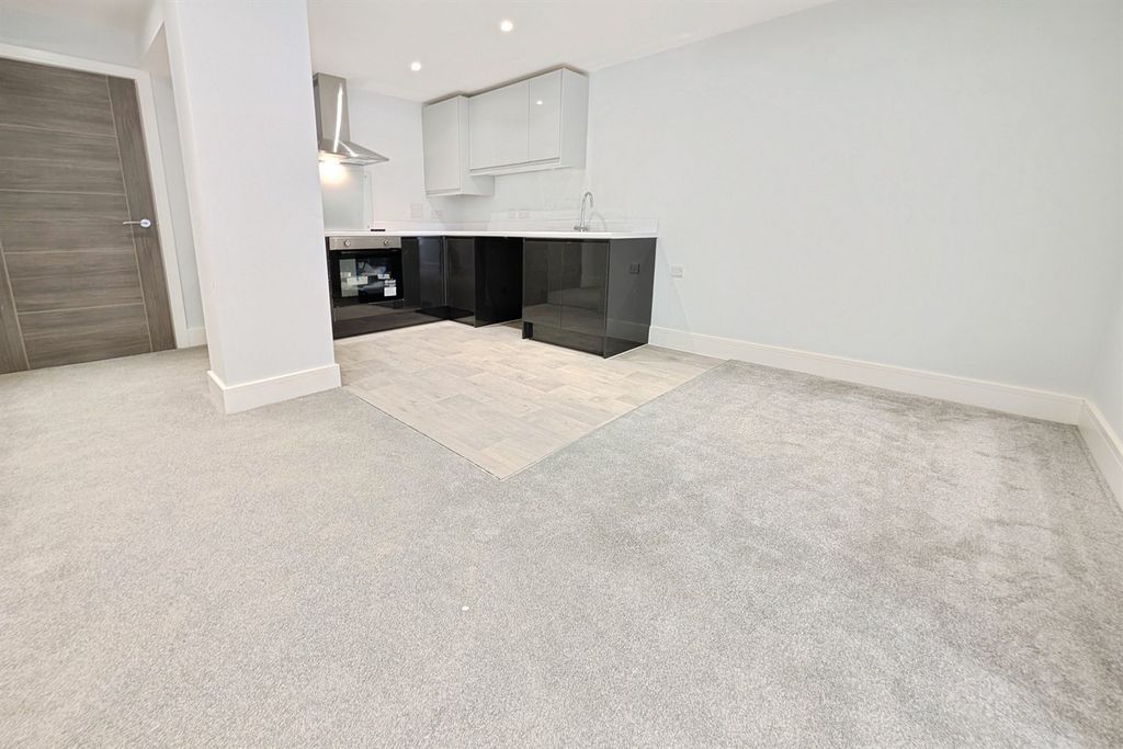 Property photo 2 of 6 (Main)