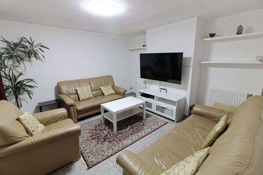 Property photo 2 of 21