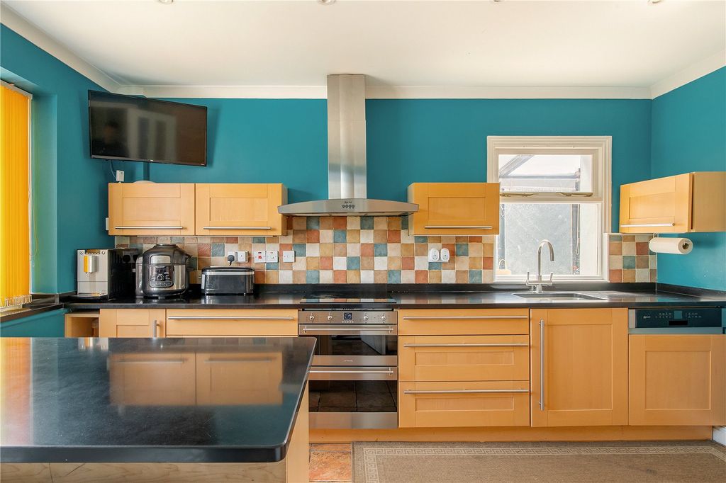 Property photo 3 of 20 Kitchen