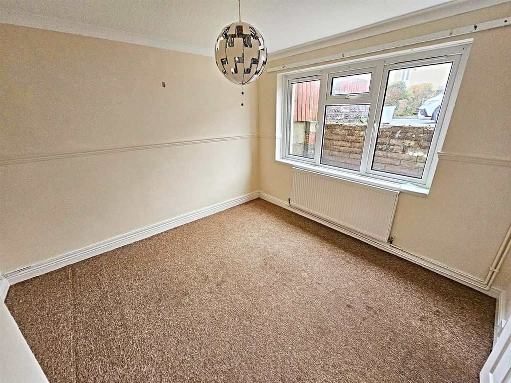 Property photo 2 of 13 Lounge