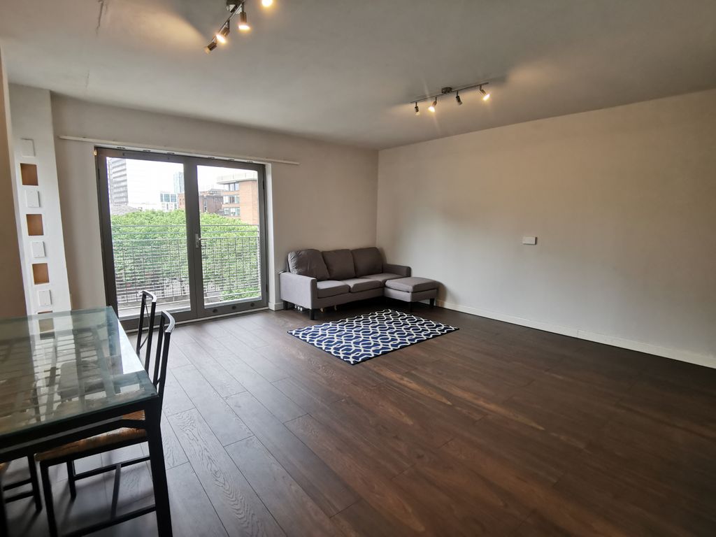 Property photo 3 of 11 Lounge