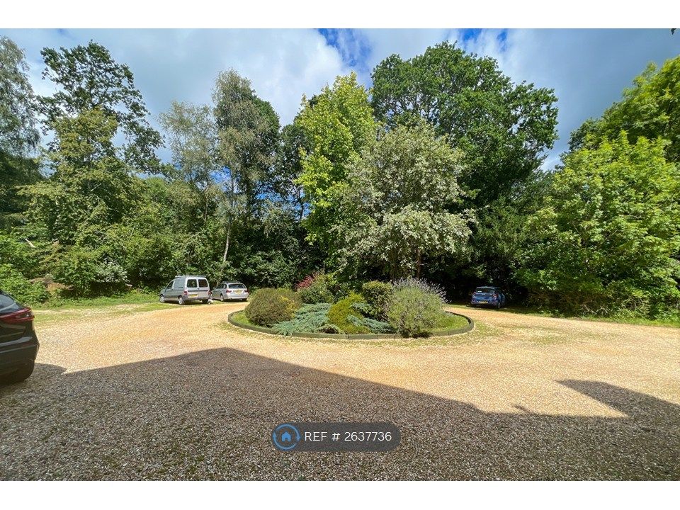 Property photo 2 of 10 Residents Parking