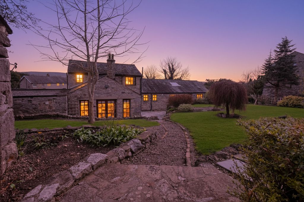 Property photo 1 of 36