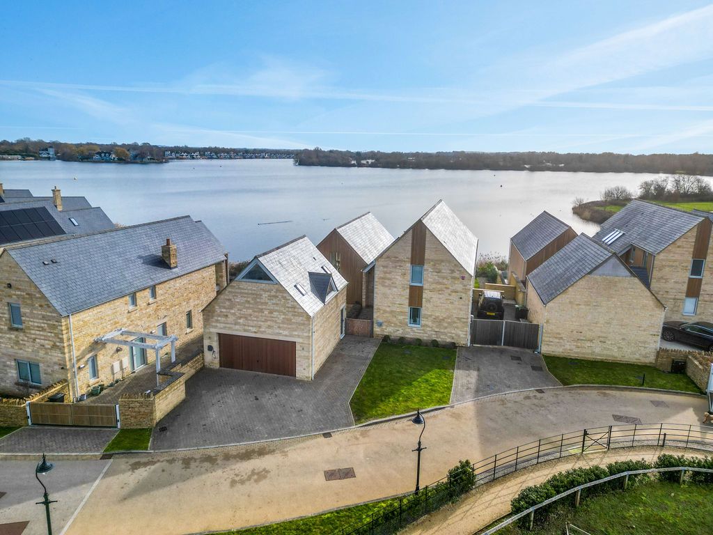 Property photo 1 of 32