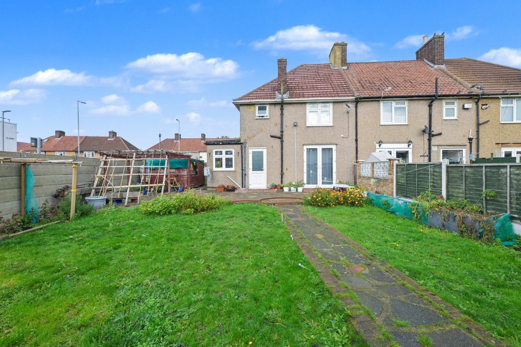 Property photo 2 of 12 874 Green Lane, Dagenham, London, Rm8 1Bx