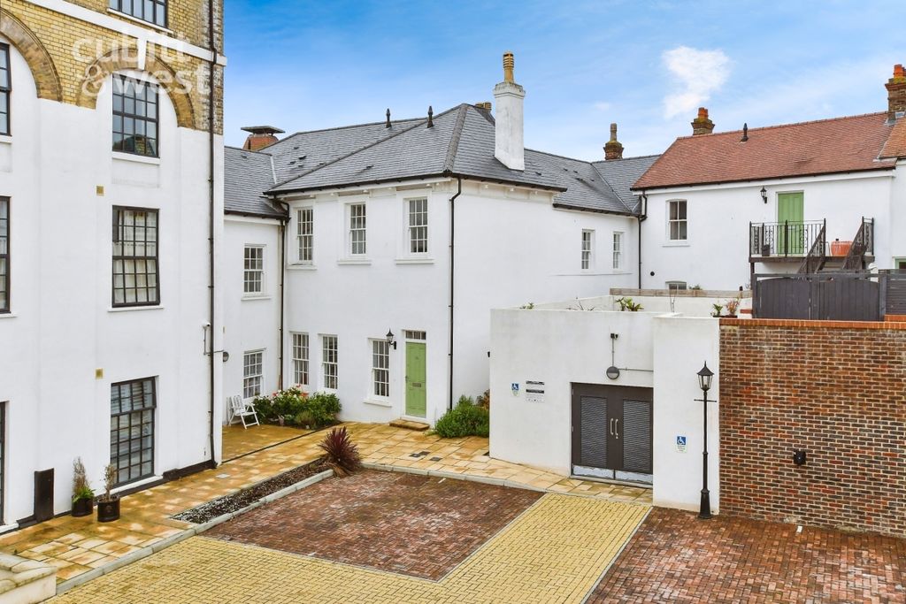 Property photo 1 of 18 External