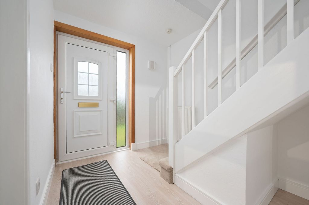 Property photo 3 of 28