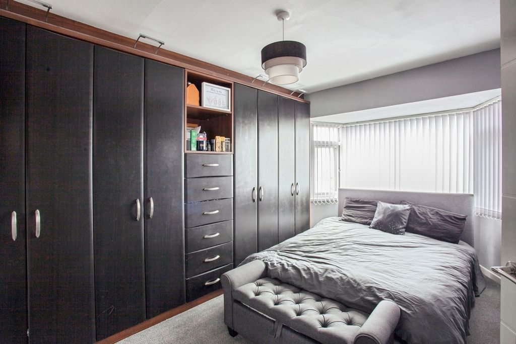 Property photo 2 of 17 Photo