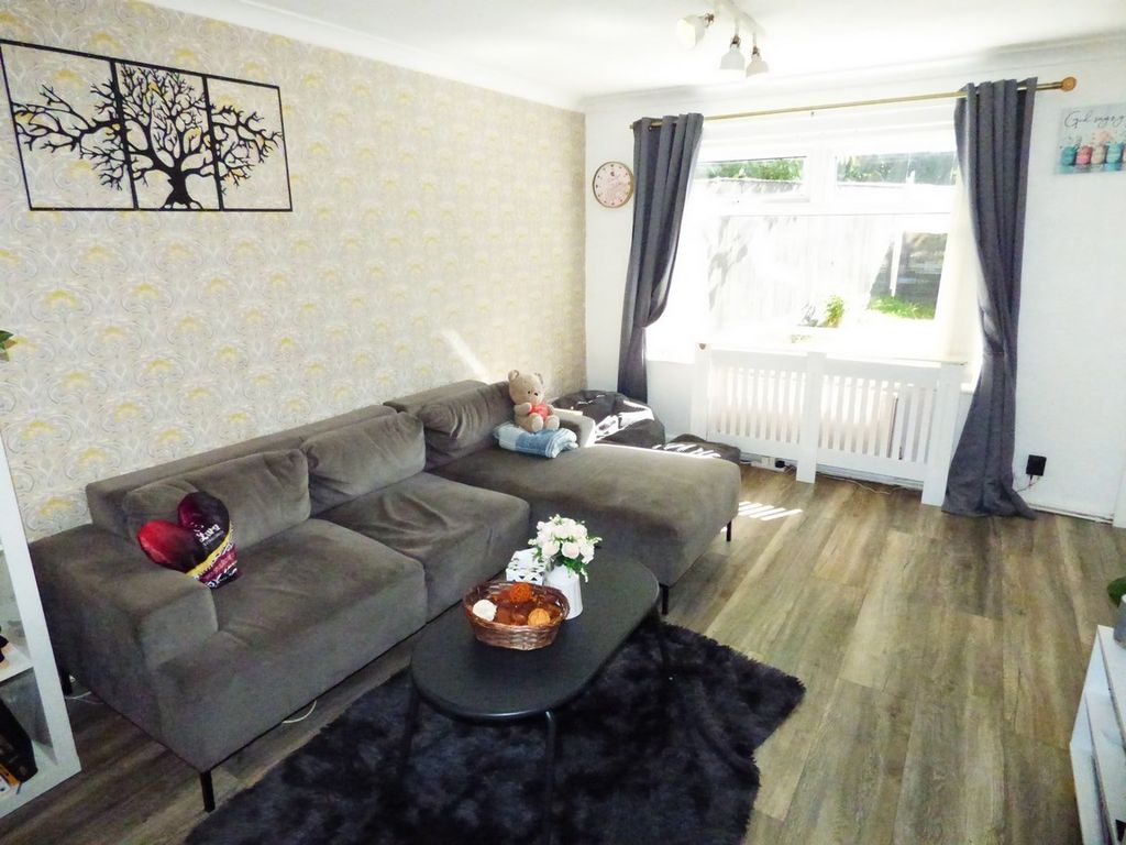 Property photo 3 of 15 Lounge