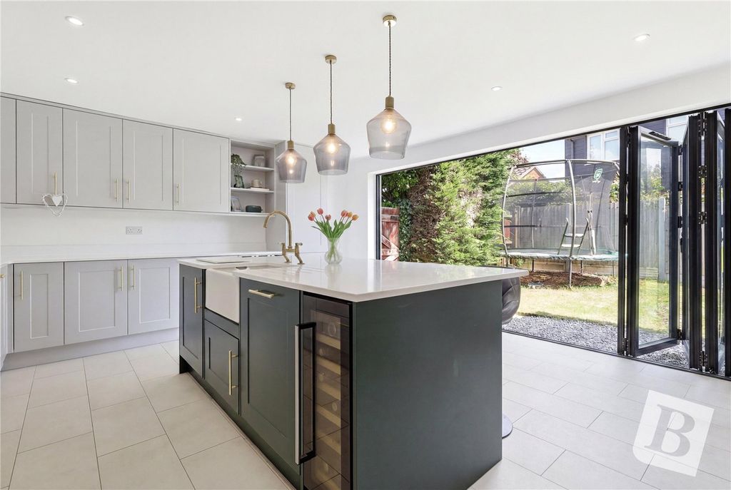 Property photo 1 of 19 Kitchen