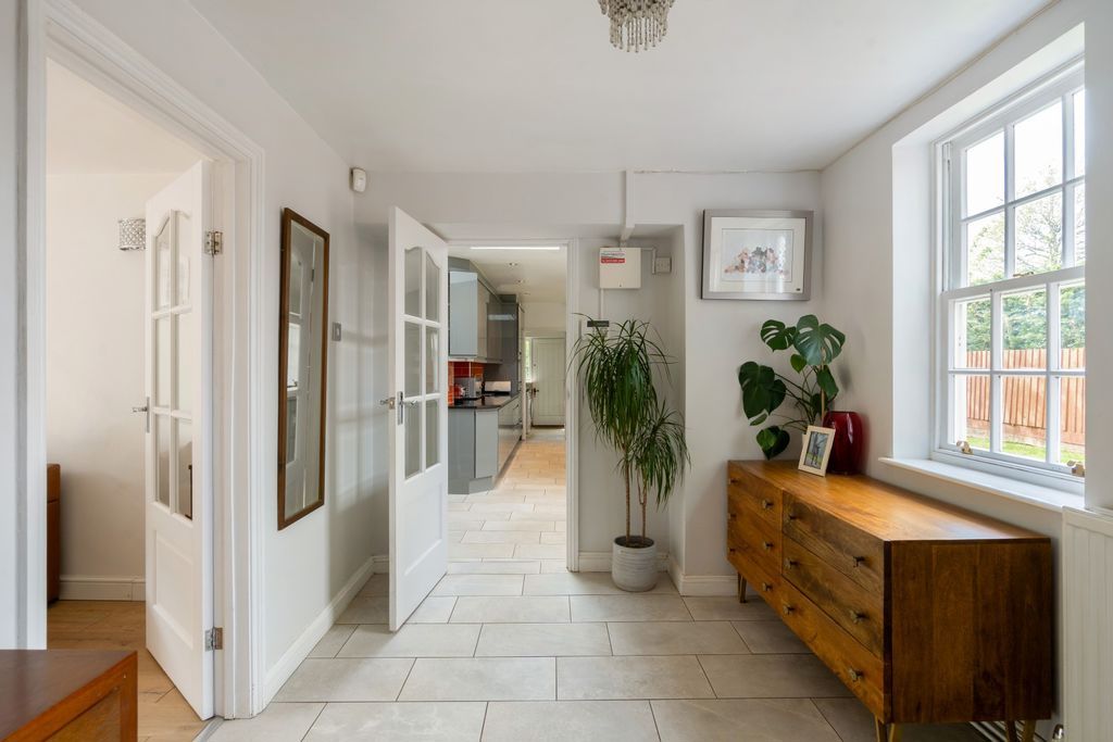 Property photo 3 of 16 Hall