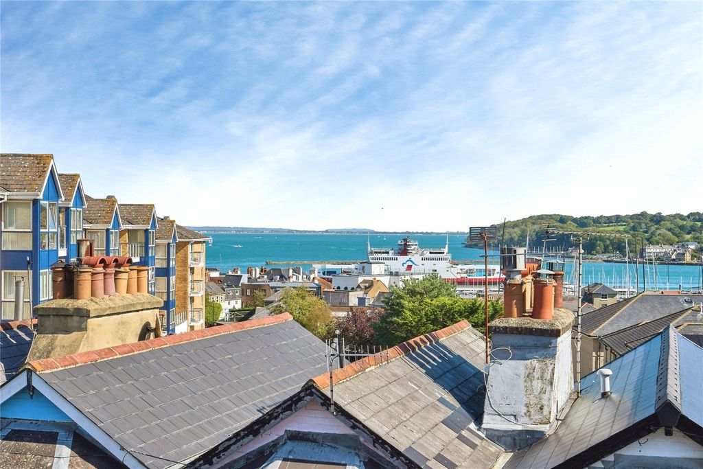 Property photo 1 of 12 Solent Views