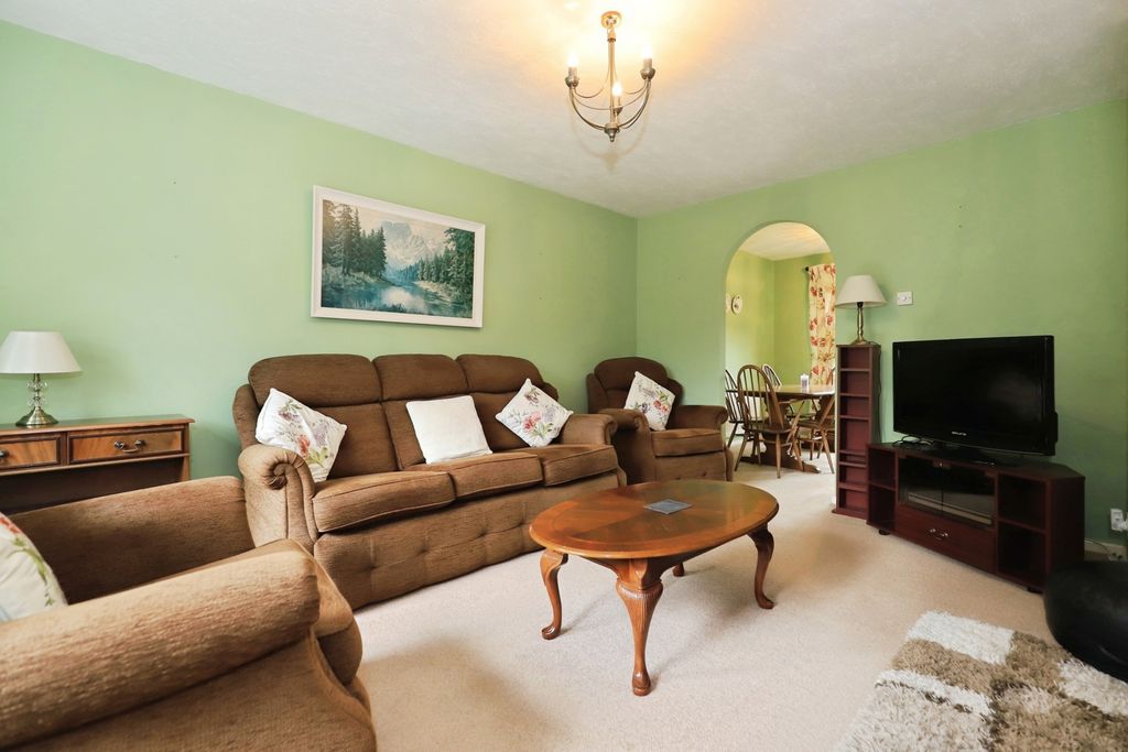 Property photo 2 of 11 Lounge