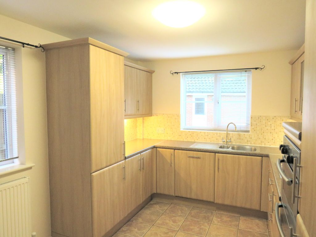Property photo 3 of 11 Kitchen