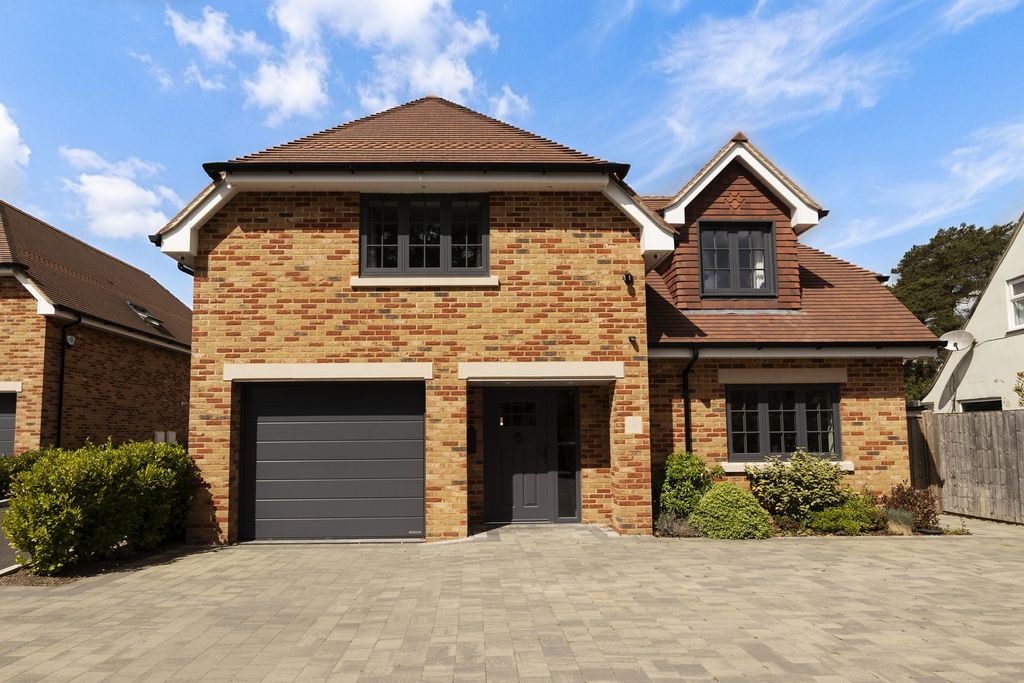 Property photo 1 of 21 4 Bedroom Detached House