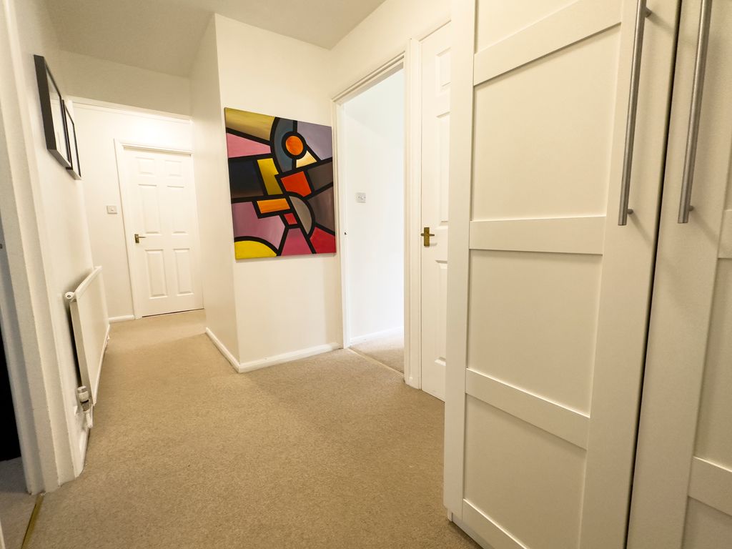 Property photo 2 of 7 Hallway