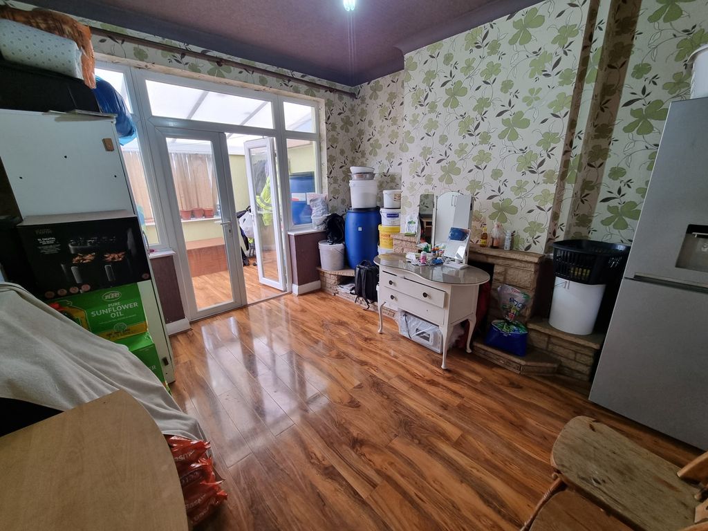 Property photo 3 of 11 Dining