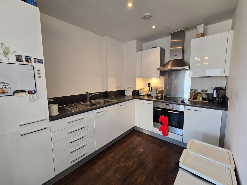 Property photo 3 of 8 Kitchen