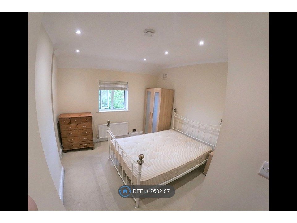 Property photo 1 of 8 Desk Included If Needed