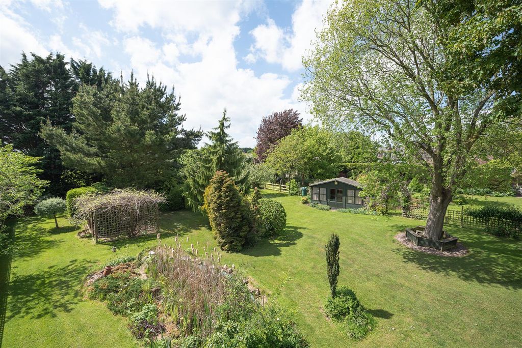 Property photo 2 of 35