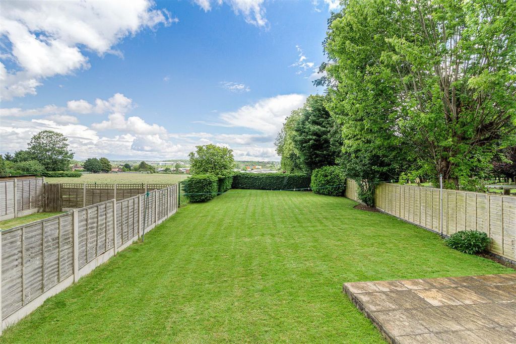 Property photo 2 of 19 Rear Garden