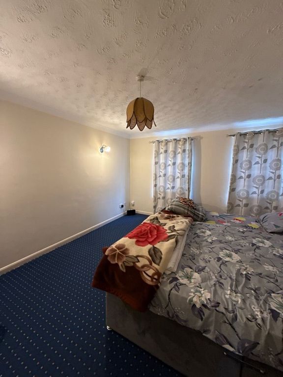 Property photo 3 of 3 Bedroom- Flat 7